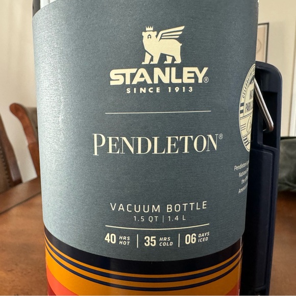 New, Stanley x Pendleton Vacuum Bottle / Thermos - Navy w/ Retro Striping 1.5 Qt - Picture 2 of 3